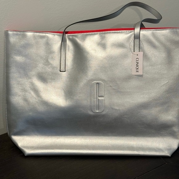 Clinique Holiday Bag-Brand New! Never Used! Tags Still Attached! - Picture 4 of 6